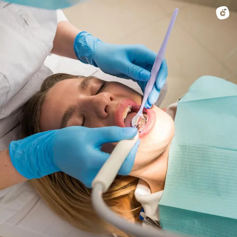 limpieza dental profunda por un profesional